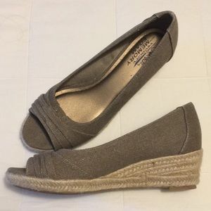 Wedge peep toe